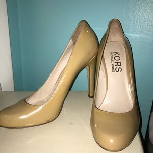 MICHAEL KORS NUDE HEELS